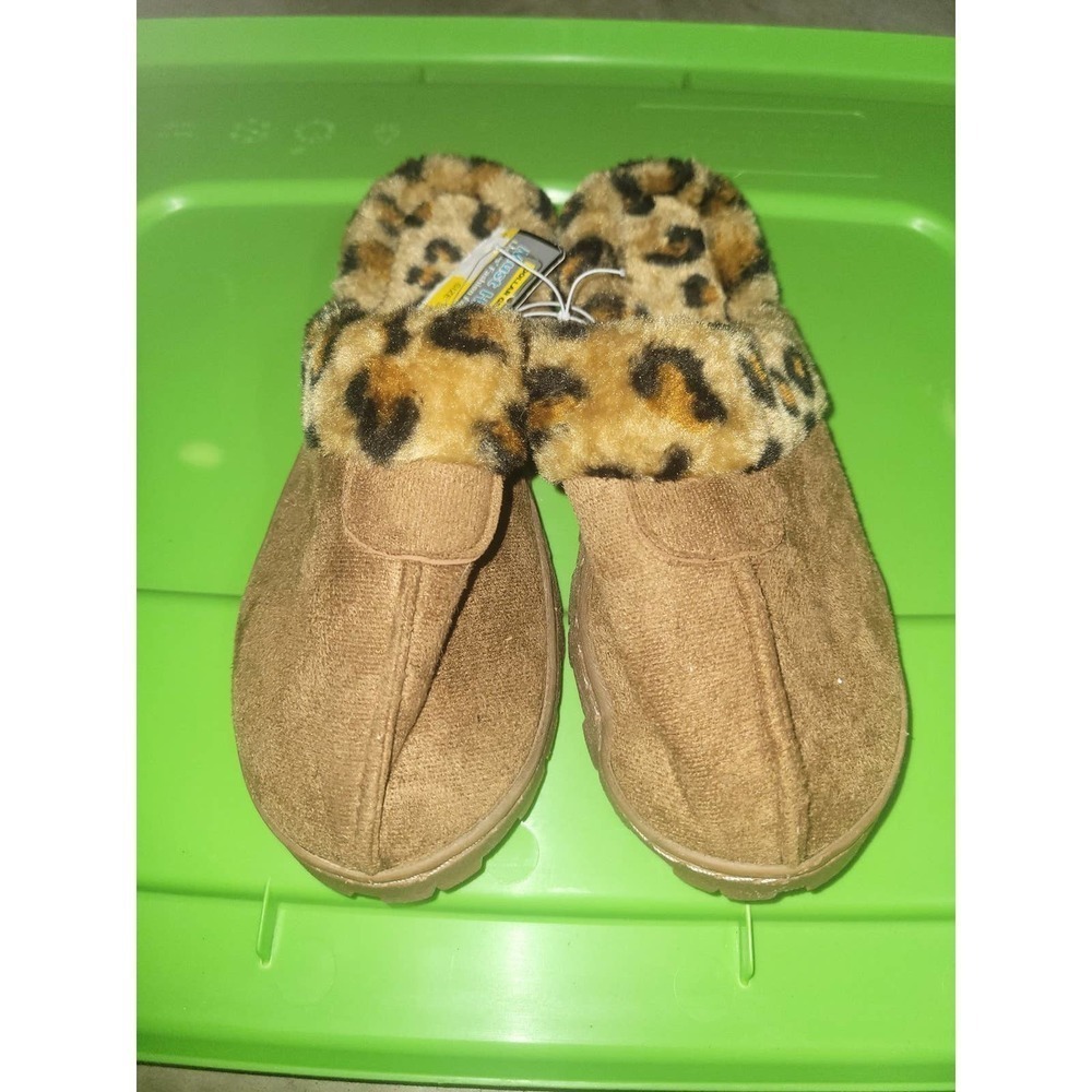 NWT Women cheetah slippers 5-6